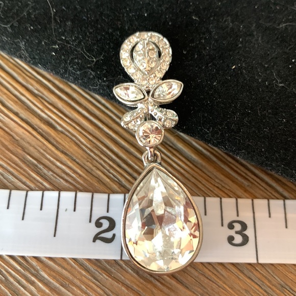 Givenchy Pre-Owned 2000s Crystal-Embellished Dangle Clip-On Earrings - Picture 6 of 6